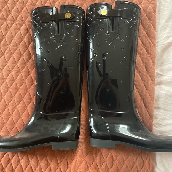 Louis Vuitton Drops High Rain Boots – Black - Picture 3 of 12